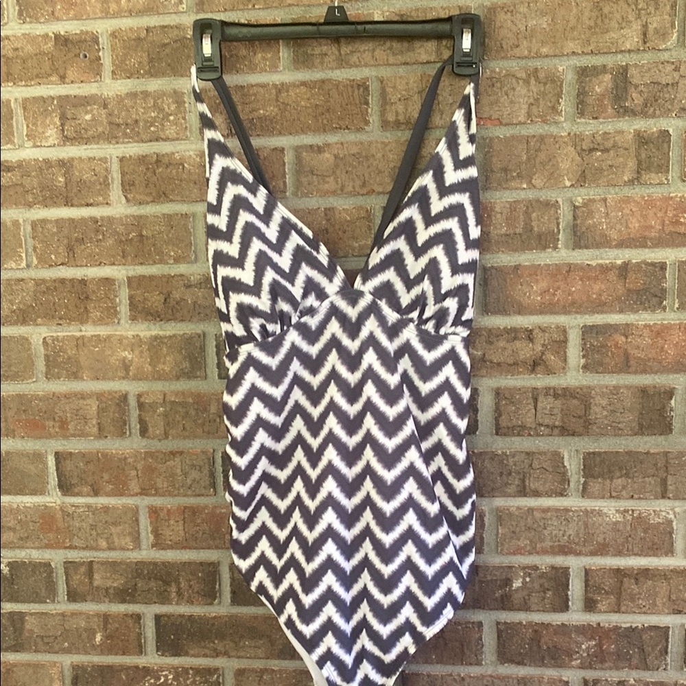 Liz Lange Maternity Black and White Chevron One Piece Swimsuit